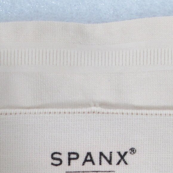 SPANXsculpt™ Seamless Power High-Waisted Mid-Thigh Short - Picture 3 of 12